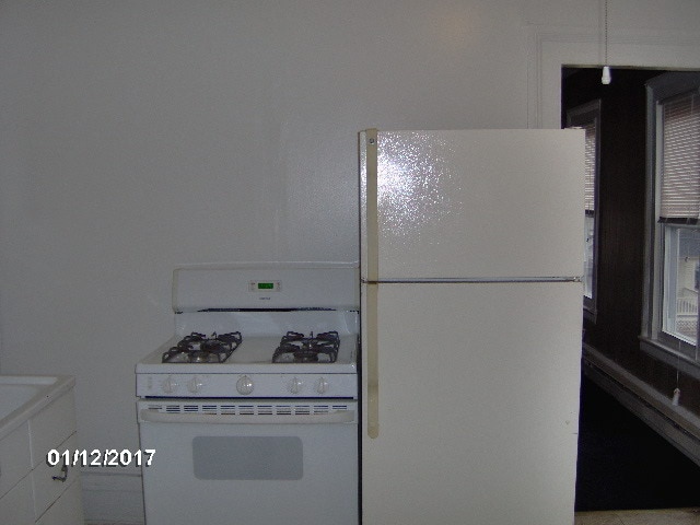 Kitchen - 39 Chestnut Ave Unit 2