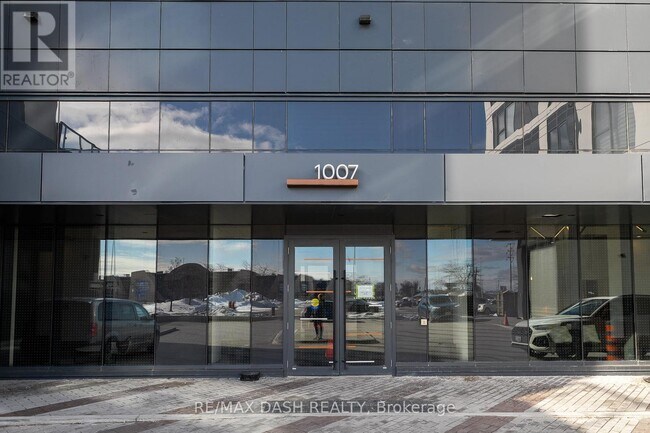 Photo - 1007 The Queensway Unité 812