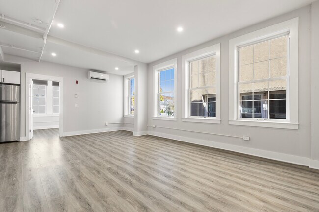 Photo - 49 Beekman Ave