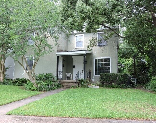 Building Photo - Fantastic 1/2 of Duplex in Desirable Garde... Rental