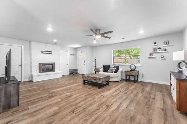 Photo - 1906 SE Taylor St