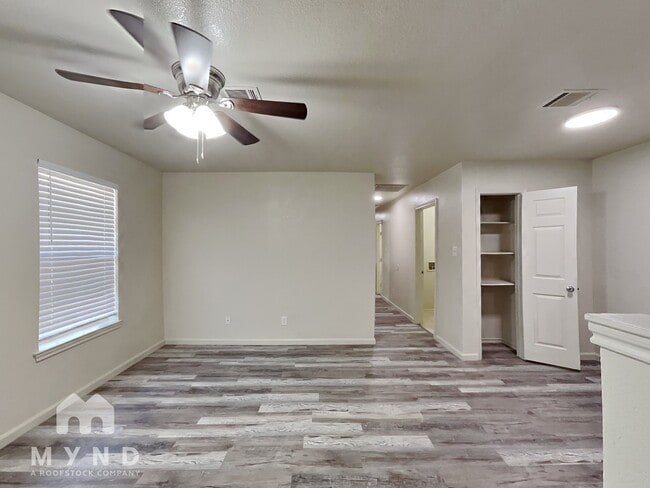 Photo - 1421 E Robert St