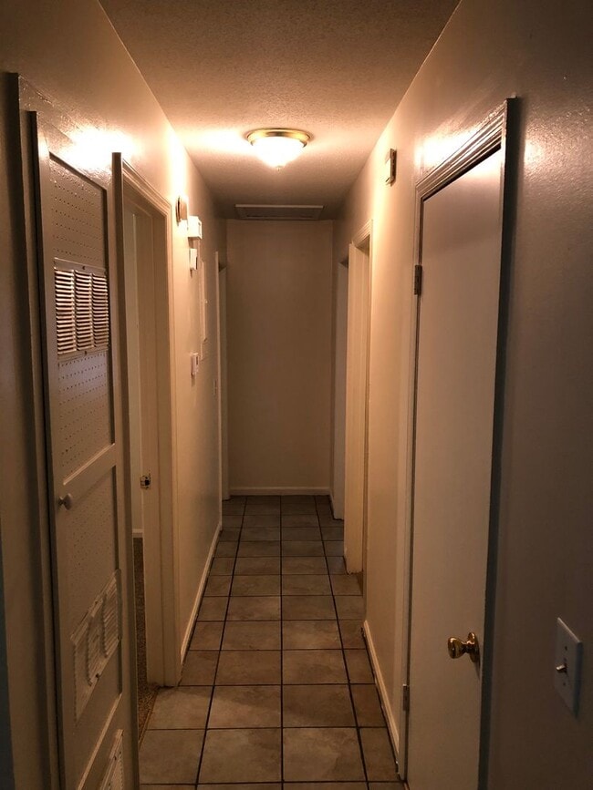 Photo - 468 Bowen Blvd