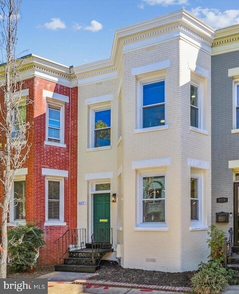 Building Photo - 617 Elliott St NE Rental