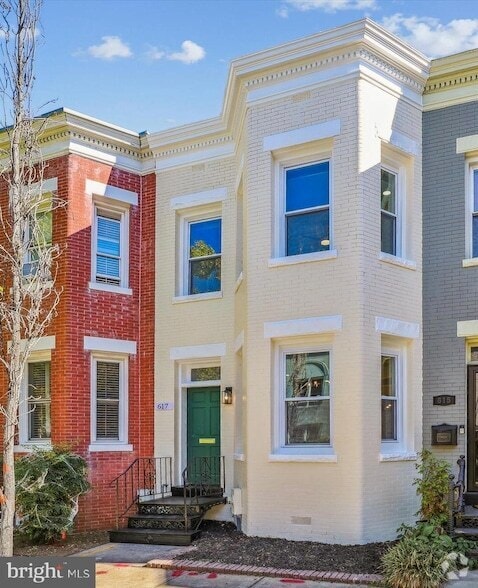 Building Photo - 617 Elliott St NE Rental