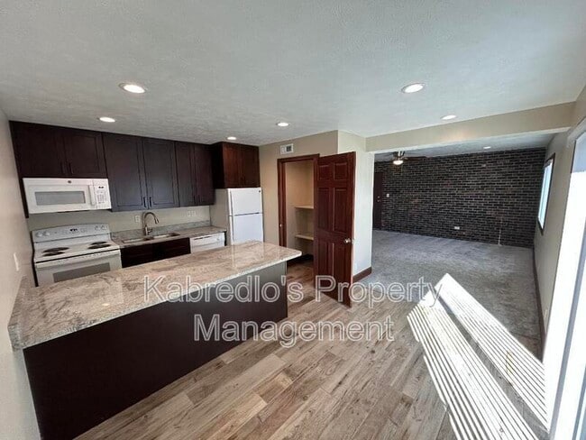 Building Photo - 4401 S 27th St Unit A16