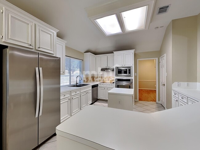 Photo - 104 Laguna Pointe Dr