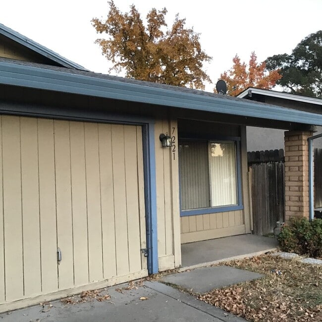 Building Photo - CA721-Liebenberg, Jeromee Unit 7221