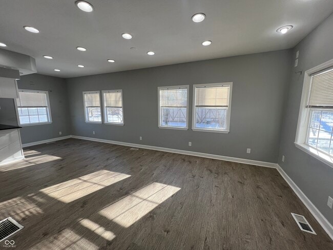 Photo - 5343 S Linwood Ave