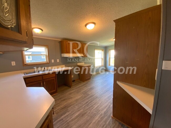 Photo - 911 Central-