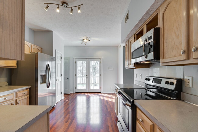 Photo - 1012 Meandering Way