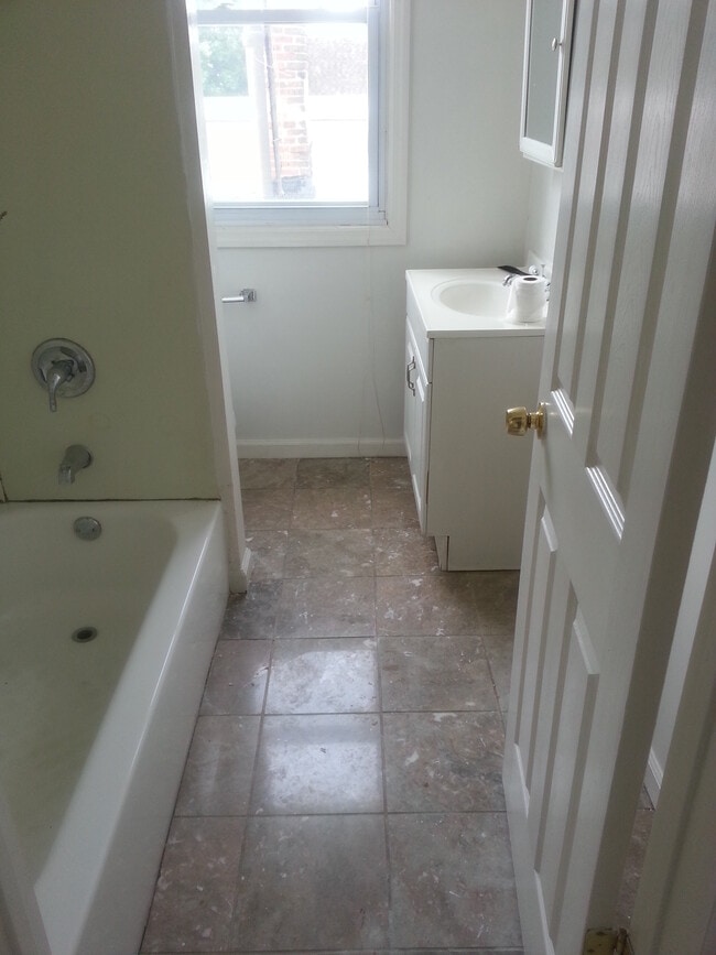 Photo - 17 Winans Ave Unidad 2nd Fl