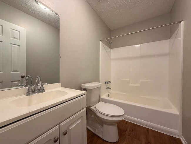 Photo - 205-207 Rustwood Dr Rustwood Dr Unit 207