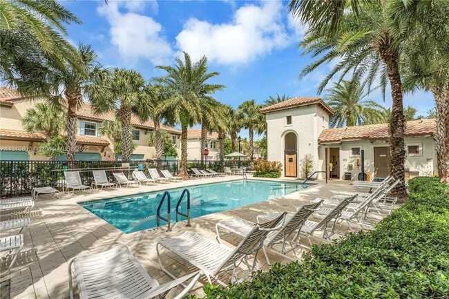 Building Photo - 2957 St Thomas Dr