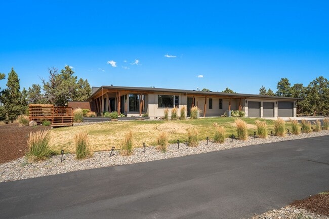 Building Photo - 64144 Pioneer Loop