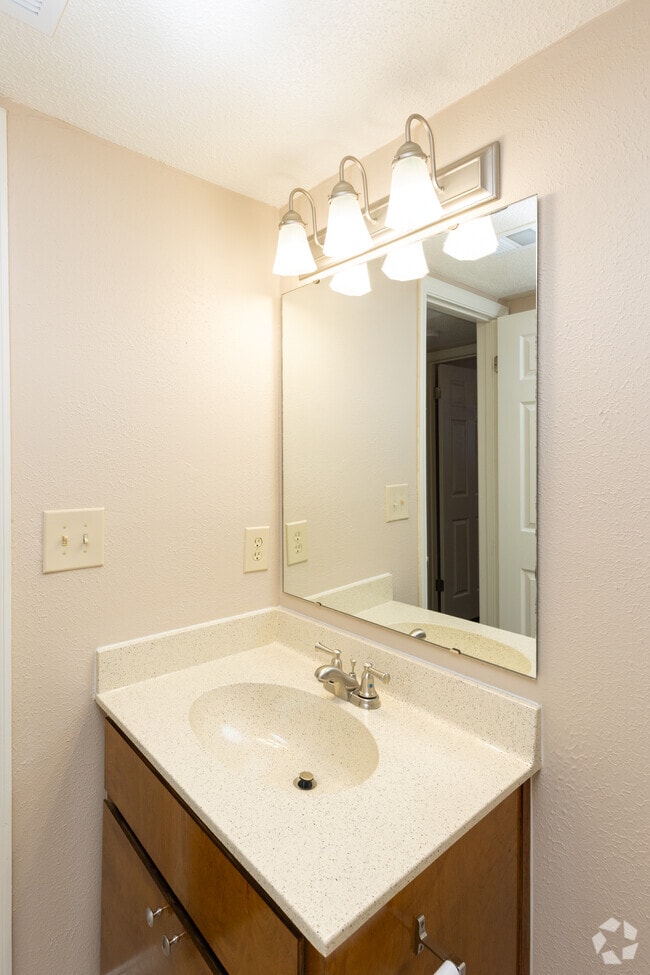 2HAB, 2BA - 1,000 pies cuadrados - Baño secundario
