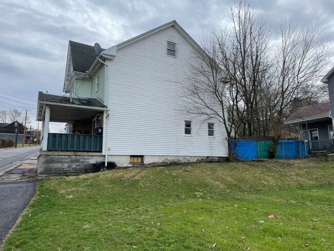 Building Photo - 315 10th St Unit Rear- 1st Fl.