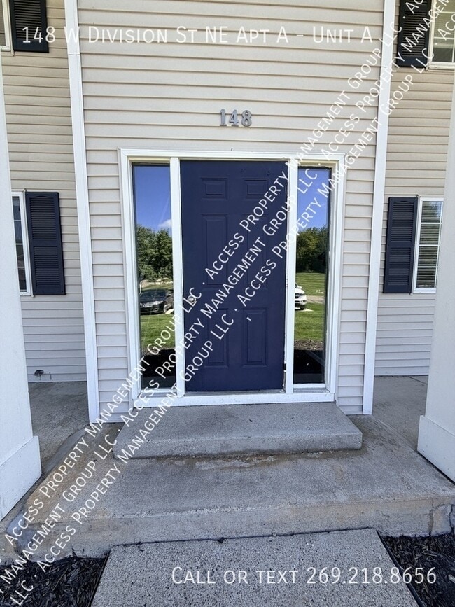 Photo - 148 W Division St NE