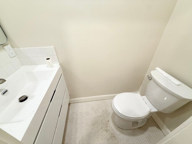 Photo - 1726 Beacon St