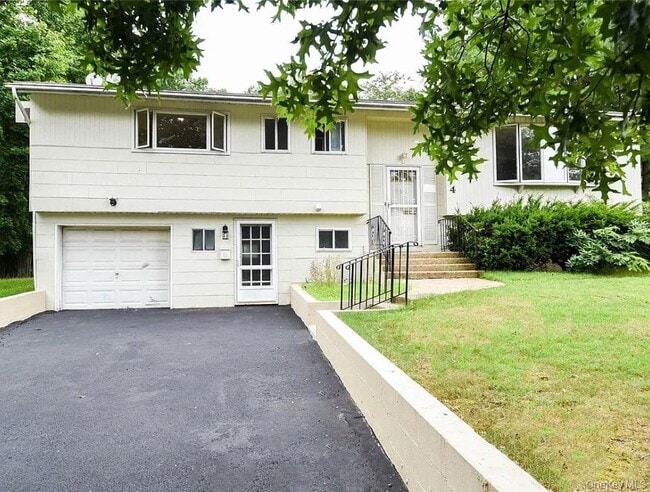 Building Photo - 4 Lauren Ave S