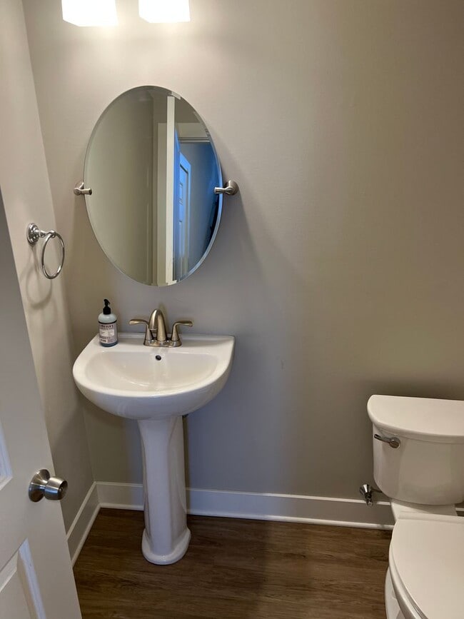 Beautiful 3 bedroom 2 1/2 bath house - Beautiful 3 bedroom 2 1/2 bath house