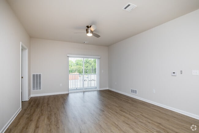 1BR, 1BA w/Den - 947SF - Living Room - 2895 Easton Ave