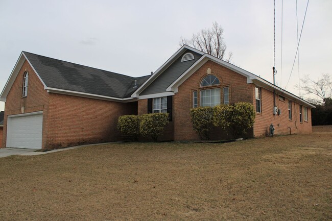 Photo - 3 Bedroom 2 Bath W/Bonus South Augusta!