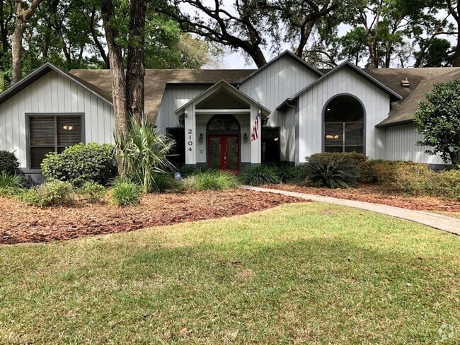 Building Photo - Beautifully Renovated Home in The Reserve!