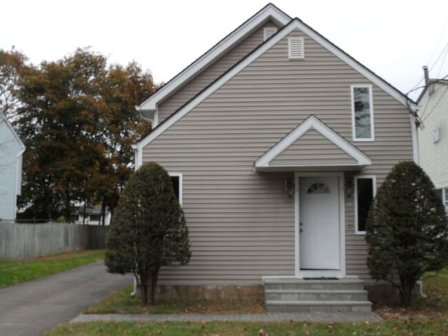 Building Photo - 33 Mettler St Rental