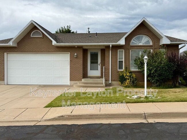 Photo - 1070 E 5600 S House