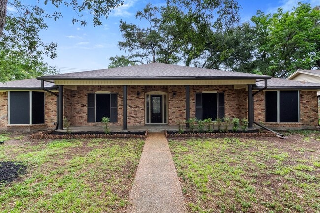 Building Photo - 2101 Lamar Dr Rental