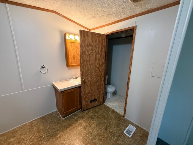 Photo - 285 E Birdsall Dr