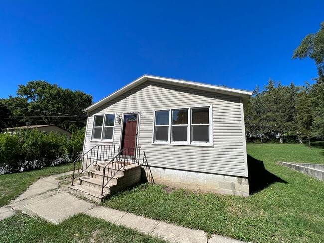 2+ bedroom house $750 - 2+ bedroom house $750