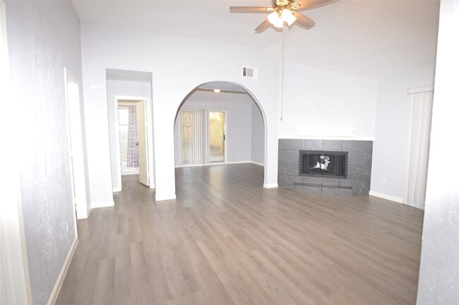 Photo - 5214 Beaverhill Dr