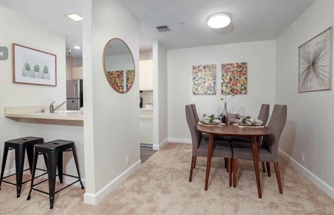 3173 Wayside Plaza Unit 211