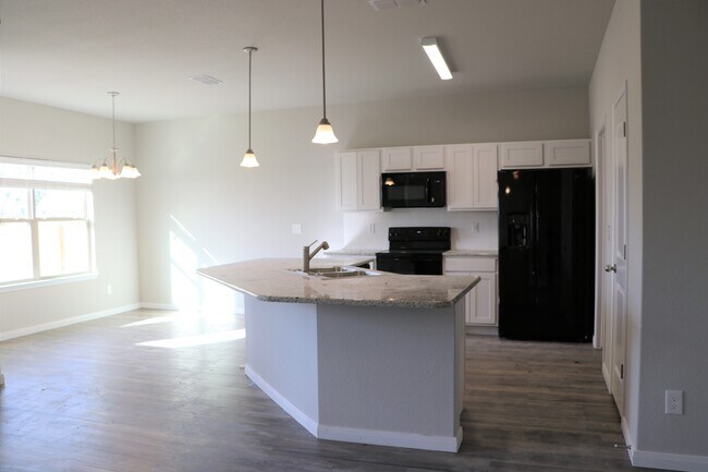 Photo - 612 Parkfield Ln