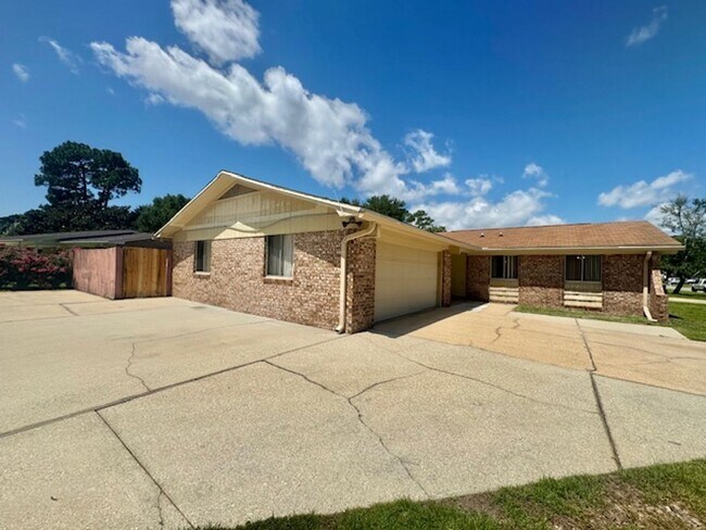 Photo - 135 Perdido Cir