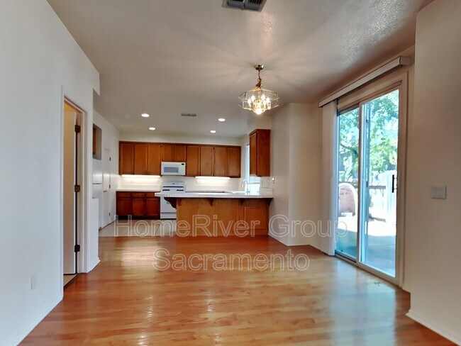 Photo - 334 Coventry Cir