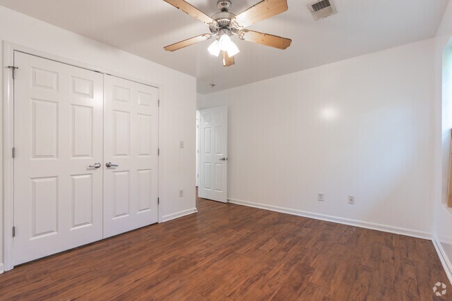 2BR, 1BA - 926SF - Primary Bedroom