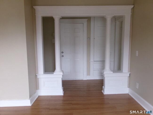 Photo - 182 Oak St