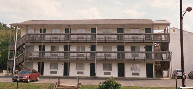 Building Photo - 212 Potomac Ave Unit Potomac Inn Rental