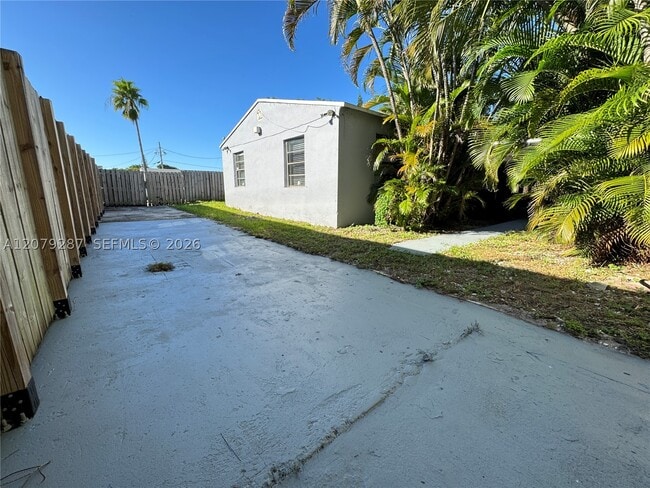 Photo - 2105 Monroe St