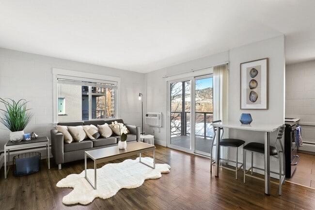 Photo - Parker off Pearl