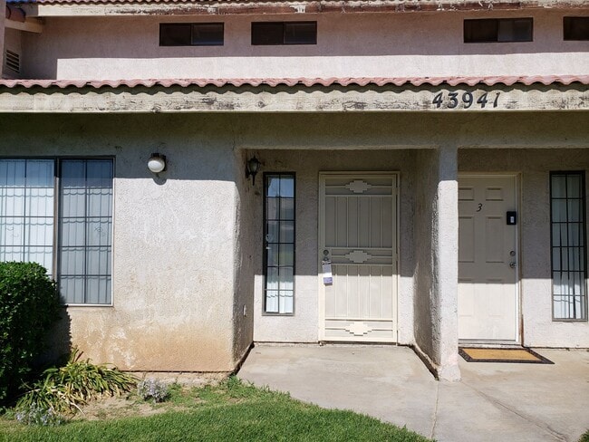Photo - 43941 18th Street E Unidad #2
