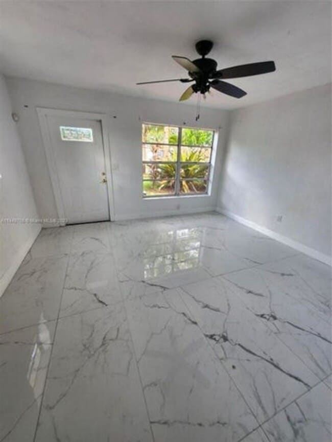 Photo - 1420 N 70th Ave