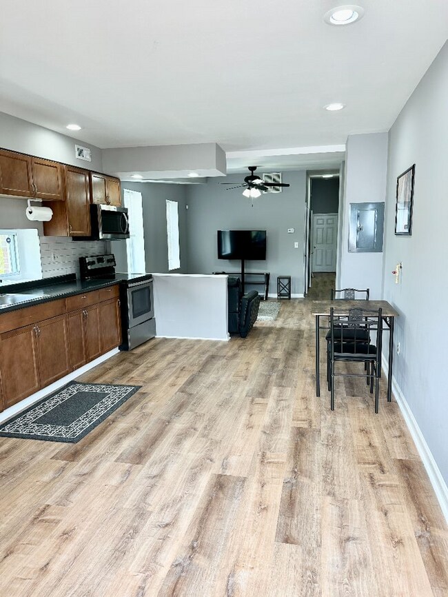 100 S Bouldin St Unit 2