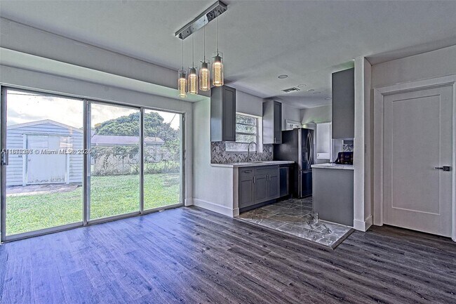 Photo - 372 W Dayton Cir