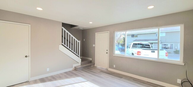Photo - 272 Montrose Dr Unit MONTROSE APT B
