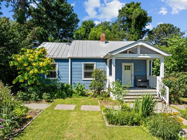 Building Photo - Gorgeous Renovation near Downtown Raleigh,... Rental