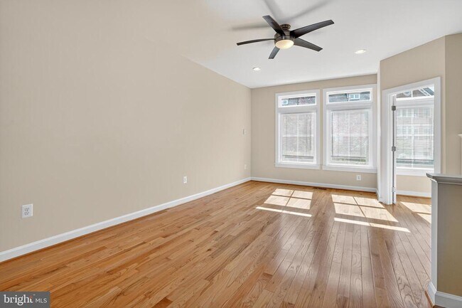 Photo - 44692 Collingdale Terrace